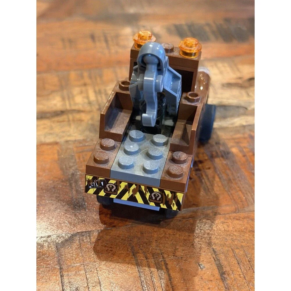Tow Mater Truck LEGO Disney Pixar Cars 2 Minifigure from set 8487 Rare